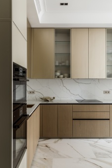 Фото интерьера кухни квартиры в стиле неоклассика