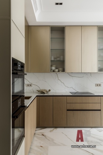 Фото интерьера кухни квартиры в стиле неоклассика