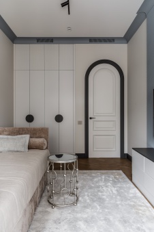 Фото интерьера детской квартиры в стиле неоклассика 