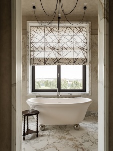 Фото интерьера ванной дома в стиле ар-деко
