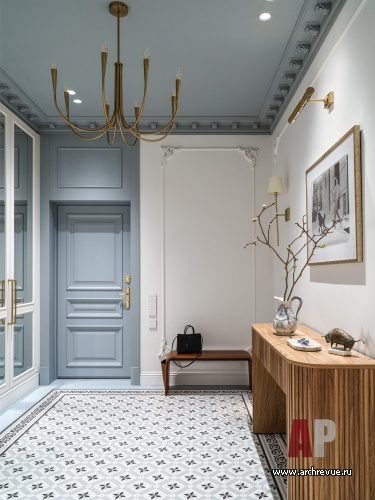 Фото интерьера входной зоны квартиры в стиле неоклассика