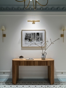 Фото интерьера входной зоны квартиры в стиле неоклассика 