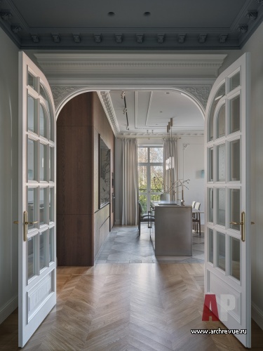 Фото интерьера коридора квартиры в стиле неоклассика