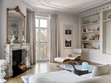 Фото интерьера гостиной квартиры в стиле неоклассика 