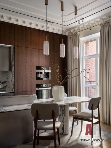 Фото интерьера столовой квартиры в стиле неоклассика