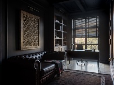 Фото интерьера кабинета квартиры в стиле неоклассика