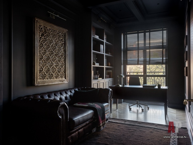 Фото интерьера кабинета квартиры в стиле неоклассика