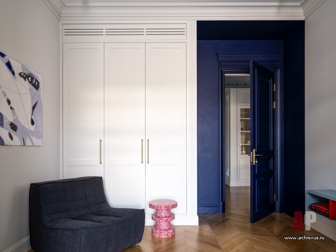 Фото интерьера детской квартиры в стиле неоклассика