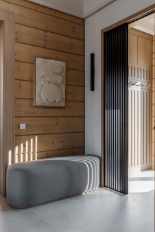 Фото интерьера входной зоны дома в стиле неоклассика