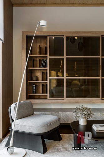 Фото интерьера гостиной дома в стиле неоклассика