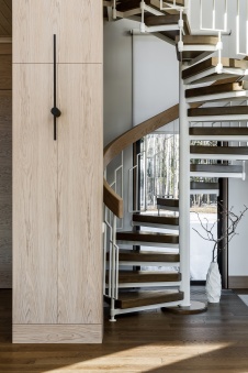 Фото лестницы дома в стиле неоклассика 