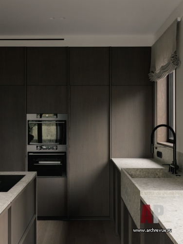 Фото интерьера кухни дома в современном стиле