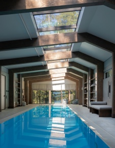 Фото интерьера бассейна дома в современном стиле