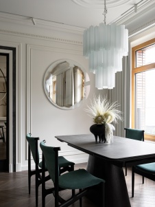 Фото интерьера столовой квартиры в стиле неоклассика