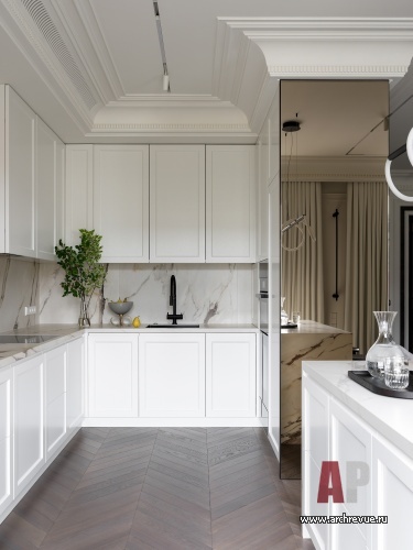 Фото интерьера кухни квартиры в стиле неоклассика 