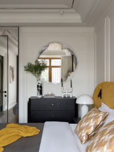 Фото интерьера спальни квартиры в стиле неоклассика 