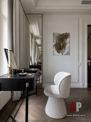 Фото интерьера спальни квартиры в стиле неоклассика 