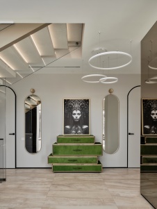 Фото интерьера входной зоны дома в стиле фьюжн