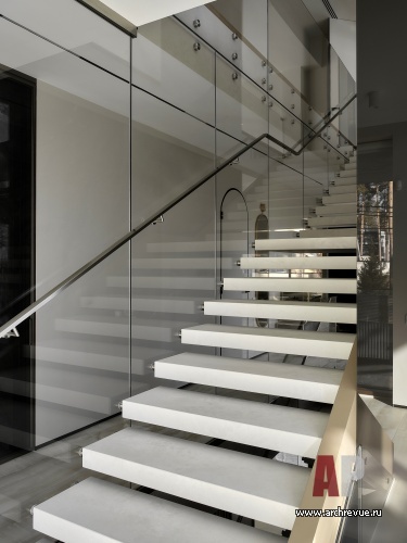 Фото лестницы дома в стиле фьюжн