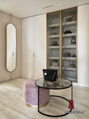 Фото интерьера гардеробной дома в стиле фьюжн