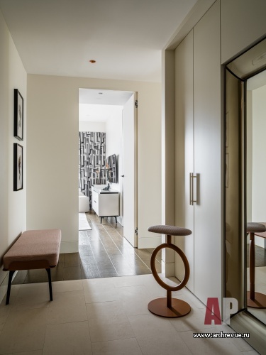 Фото интерьера входной зоны квартиры в стиле фьюжн