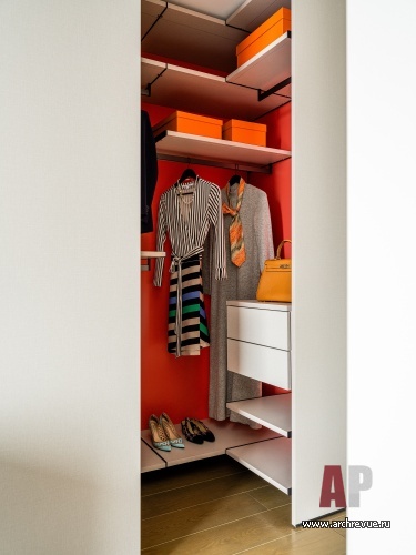 Фото интерьера гардеробной квартиры в стиле фьюжн