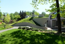 Бионический дом с зеленой кровлей 