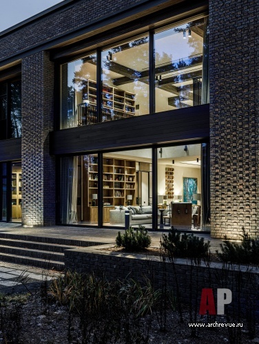 Фото фасада дома в стиле фьюжн