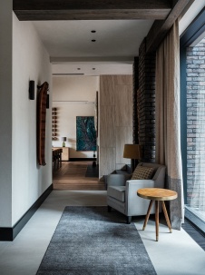 Фото интерьера входной зоны дома в стиле фьюжн