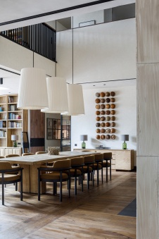 Фото интерьера столовой дома в стиле фьюжн