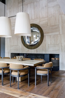 Фото интерьера каминной дома в стиле фьюжн