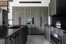 Фото интерьера кухни дома в стиле фьюжн