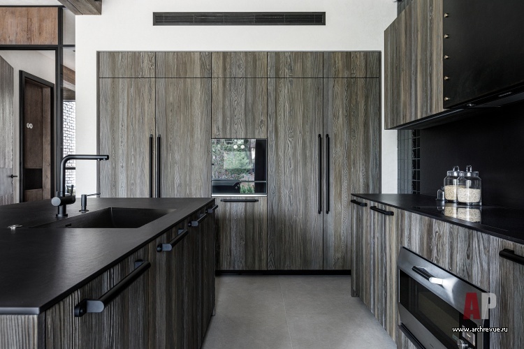 Фото интерьера кухни дома в стиле фьюжн