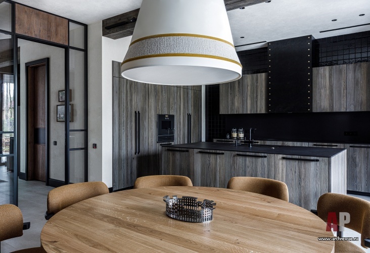 Фото интерьера кухни дома в стиле фьюжн