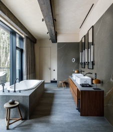 Фото интерьера ванной дома в стиле фьюжн