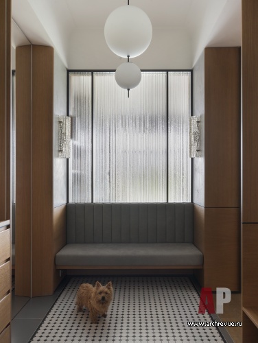 Фото интерьера входной зоны квартиры в стиле неоклассика