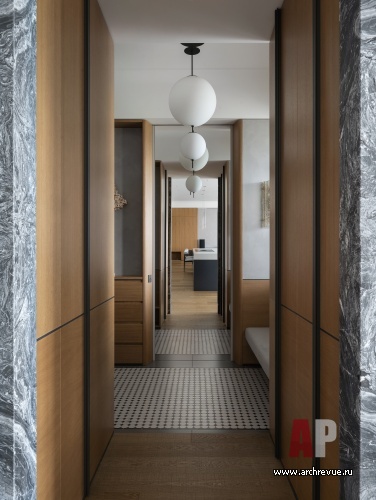 Фото интерьера коридора квартиры в стиле неоклассика