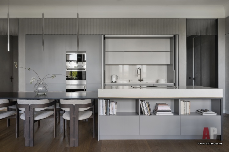 Фото интерьера кухни квартиры в стиле неоклассика