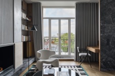 Фото интерьера кабинета квартиры в стиле неоклассика