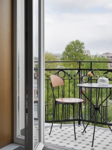 Фото интерьера балкона квартиры в стиле неоклассика