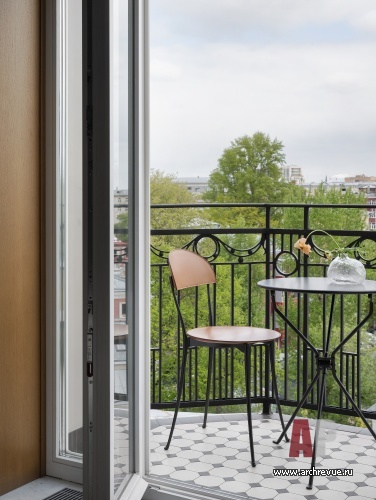 Фото интерьера балкона квартиры в стиле неоклассика