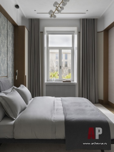 Фото интерьера спальни квартиры в стиле неоклассика 