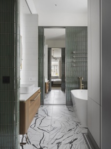 Фото интерьера санузла квартиры в стиле неоклассика 