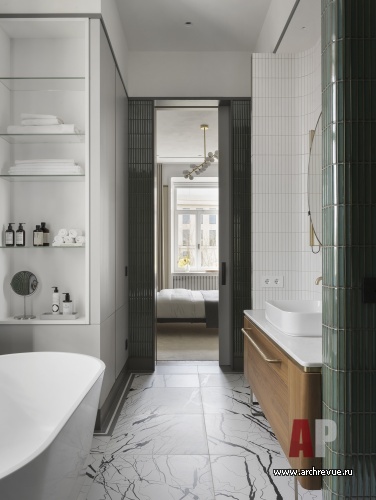 Фото интерьера санузла квартиры в стиле неоклассика