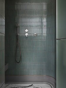 Фото интерьера санузла квартиры в стиле неоклассика 