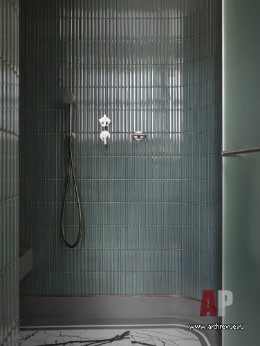 Фото интерьера санузла квартиры в стиле неоклассика 