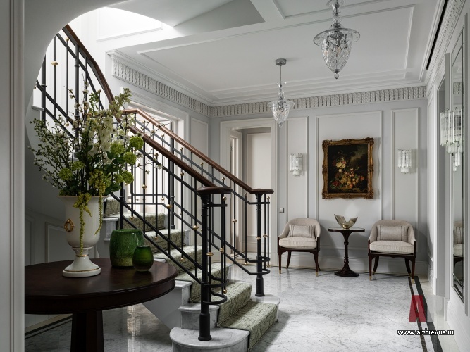 Фото интерьера входной зоны квартиры в стиле неоклассика