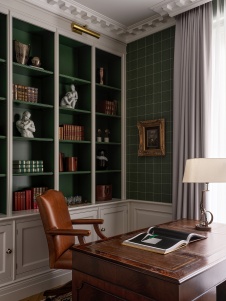 Фото интерьера кабинета квартиры в стиле неоклассика 