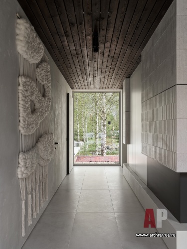 Фото интерьера входной зоны деревянного дома в скандинавском стиле