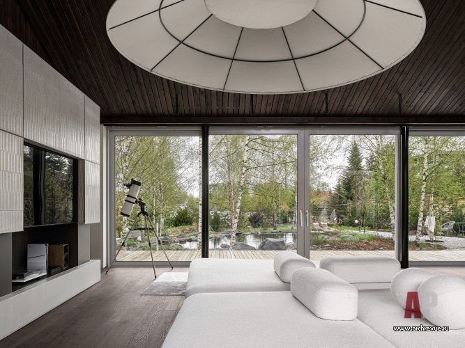 Фото интерьера гостиной деревянного дома в скандинавском стиле